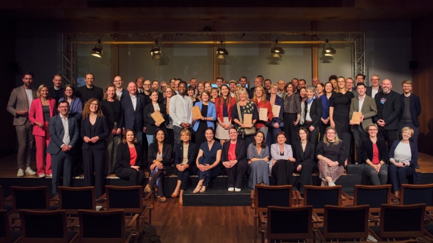 Deutscher Preis für Unternehmensengagement erstmals verliehen - Die Preisträger:innen des Deutschen Preises für Unternehmensengagement - Quelle: Sebastian Heise / UPJ e.V. 2025